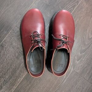Bryr Charlie Clogs (Size 8)